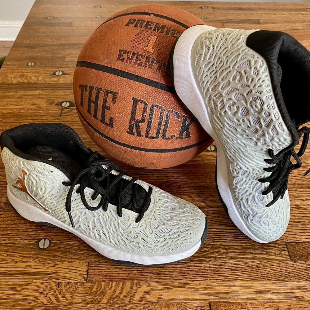 Air Jordan Ultra Fly Space Jam High Tops Mens10.5 Mint Condition Grey/Gold Logo